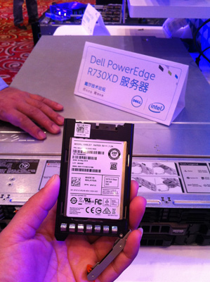 最新一代戴尔PowerEdge R730XD服务器采用了1.8英寸的基于SATA的固态盘